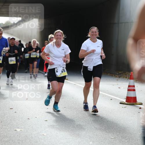 05.10.2025 - 20. swb-Marathon Bremen Michael Strokosch http://msf.ph/oto/9208052 05.10.2025 10:56:19 Laufen 11504, 9841, 55, 10 meine-sportfotos.de