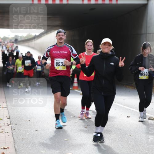 05.10.2025 - 20. swb-Marathon Bremen Michael Strokosch http://msf.ph/oto/9208065 05.10.2025 11:03:16 Laufen 4768, 8533, 10980 meine-sportfotos.de