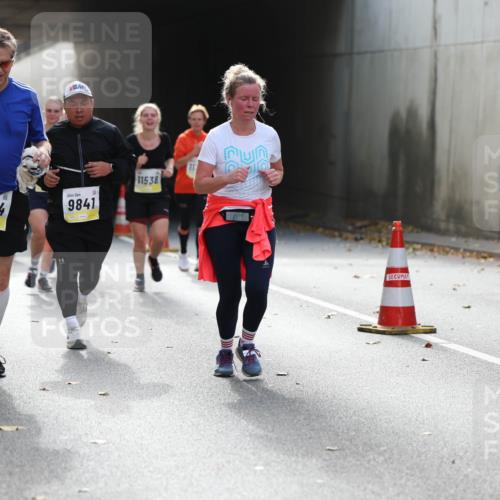 05.10.2025 - 20. swb-Marathon Bremen Michael Strokosch http://msf.ph/oto/9208068 05.10.2025 10:56:22 Laufen 8324, 11504, 9841, 115, 38 meine-sportfotos.de