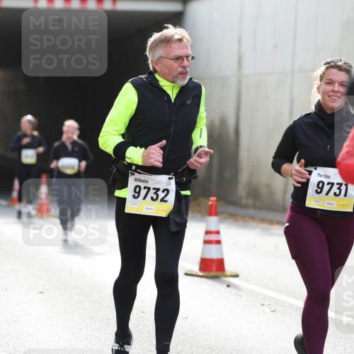 05.10.2025 - 20. swb-Marathon Bremen Michael Strokosch http://msf.ph/oto/9208076 05.10.2025 11:03:20 Laufen 8788, 9732, 01970, 9731, 01971, 100 meine-sportfotos.de