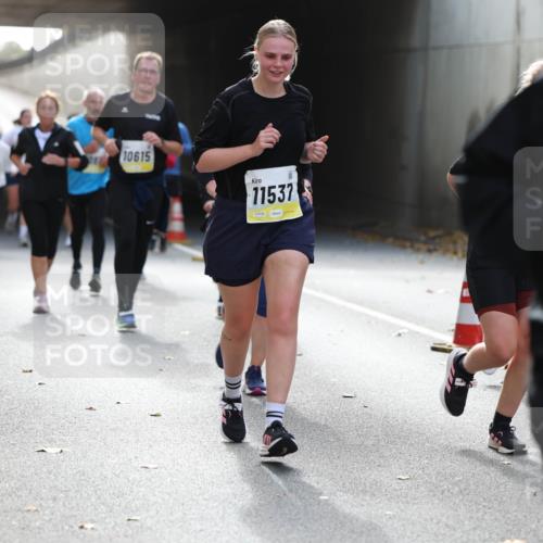05.10.2025 - 20. swb-Marathon Bremen Michael Strokosch http://msf.ph/oto/9208080 05.10.2025 10:56:26 Laufen 9324, 10615, 11537, 984 meine-sportfotos.de