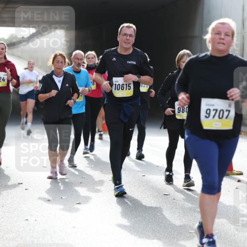 05.10.2025 - 20. swb-Marathon Bremen Michael Strokosch http://msf.ph/oto/9208087 05.10.2025 10:56:27 Laufen 9324, 10615, 980, 9707, 11 meine-sportfotos.de