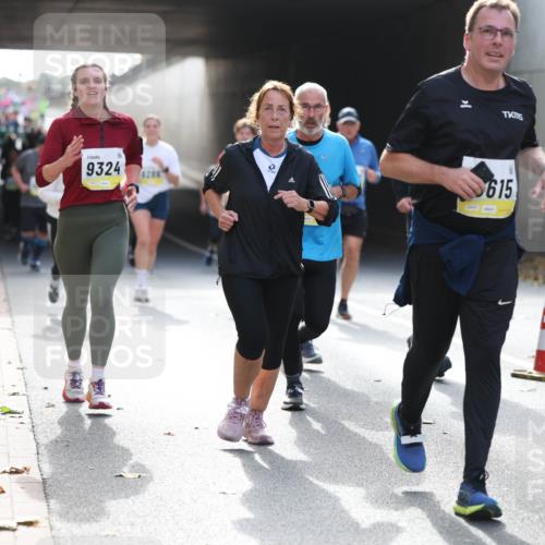 05.10.2025 - 20. swb-Marathon Bremen Michael Strokosch http://msf.ph/oto/9208092 05.10.2025 10:56:28 Laufen 9324, 286, 615, 9802 meine-sportfotos.de