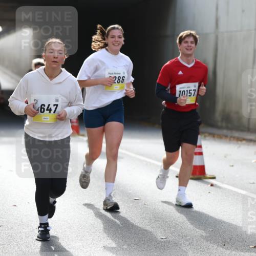 05.10.2025 - 20. swb-Marathon Bremen Michael Strokosch http://msf.ph/oto/9208113 05.10.2025 10:56:32 Laufen 10033, 2647, 286, 10157, 11193 meine-sportfotos.de