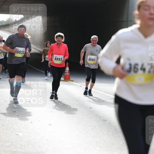 05.10.2025 - 20. swb-Marathon Bremen Michael Strokosch http://msf.ph/oto/9208118 05.10.2025 10:56:33 Laufen 0033, 9893, 9593, 647 meine-sportfotos.de