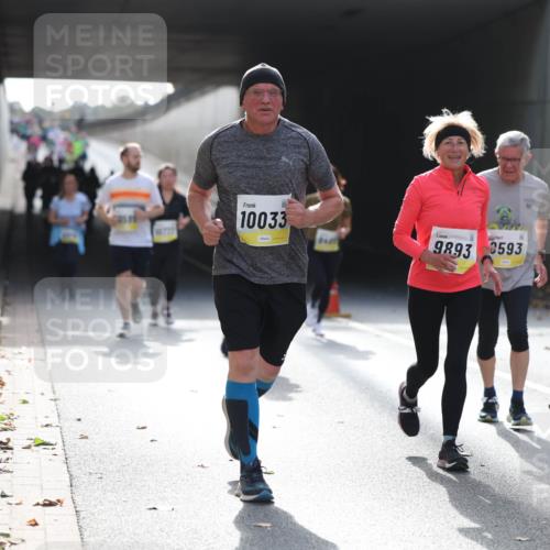 05.10.2025 - 20. swb-Marathon Bremen Michael Strokosch http://msf.ph/oto/9208127 05.10.2025 10:56:35 Laufen 10033, 9893, 593 meine-sportfotos.de