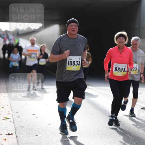 05.10.2025 - 20. swb-Marathon Bremen Michael Strokosch http://msf.ph/oto/9208129 05.10.2025 10:56:35 Laufen 10033, 9893, 93 meine-sportfotos.de