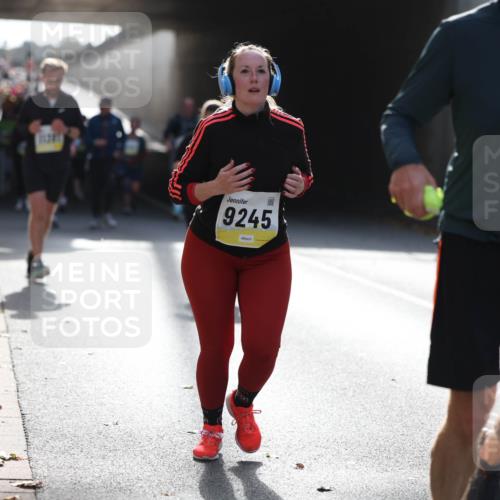 05.10.2025 - 20. swb-Marathon Bremen Michael Strokosch http://msf.ph/oto/9208131 05.10.2025 11:03:30 Laufen 9245, 9288 meine-sportfotos.de