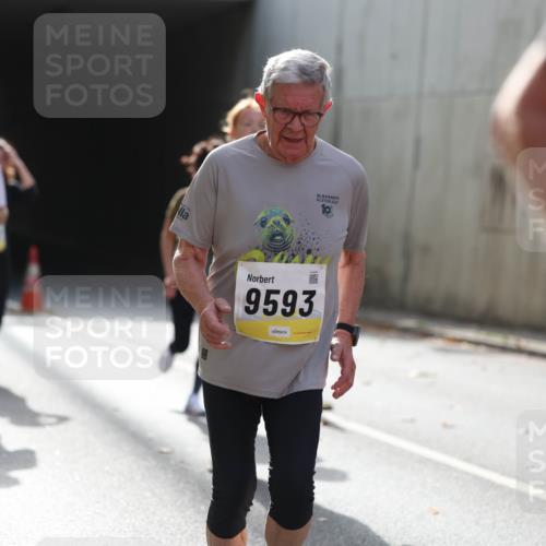 05.10.2025 - 20. swb-Marathon Bremen Michael Strokosch http://msf.ph/oto/9208132 05.10.2025 10:56:38 Laufen 9593 meine-sportfotos.de