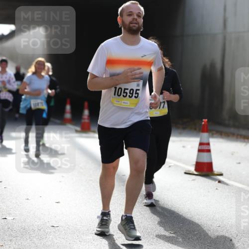 05.10.2025 - 20. swb-Marathon Bremen Michael Strokosch http://msf.ph/oto/9208144 05.10.2025 10:56:40 Laufen 10595, 02086 meine-sportfotos.de