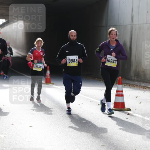 05.10.2025 - 20. swb-Marathon Bremen Michael Strokosch http://msf.ph/oto/9208172 05.10.2025 10:56:46 Laufen 3228, 735, 11386, 10983, 10982, 00 meine-sportfotos.de