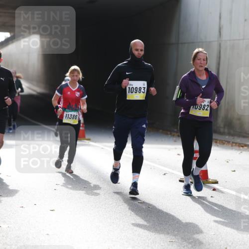 05.10.2025 - 20. swb-Marathon Bremen Michael Strokosch http://msf.ph/oto/9208174 05.10.2025 10:56:46 Laufen 1735, 11386, 10983, 0982, 00 meine-sportfotos.de