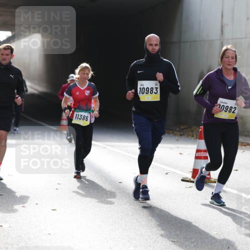 05.10.2025 - 20. swb-Marathon Bremen Michael Strokosch http://msf.ph/oto/9208176 05.10.2025 10:56:47 Laufen 735, 11386, 10983, 0982, 00 meine-sportfotos.de