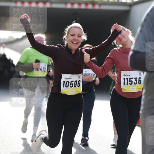 05.10.2025 - 20. swb-Marathon Bremen Michael Strokosch http://msf.ph/oto/9208199 05.10.2025 11:03:42 Laufen 0412, 10596, 11536, 82 meine-sportfotos.de