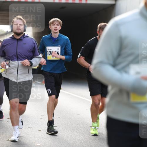 05.10.2025 - 20. swb-Marathon Bremen Michael Strokosch http://msf.ph/oto/9208220 05.10.2025 10:56:59 Laufen 1075, 15, 104, 31 meine-sportfotos.de