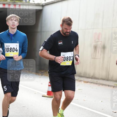 05.10.2025 - 20. swb-Marathon Bremen Michael Strokosch http://msf.ph/oto/9208224 05.10.2025 10:56:59 Laufen 5, 10804, 00, 0803 meine-sportfotos.de