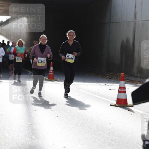 05.10.2025 - 20. swb-Marathon Bremen Michael Strokosch http://msf.ph/oto/9208248 05.10.2025 11:03:54 Laufen 35, 11257, 104, 10881, 10236, 11342, 10146 meine-sportfotos.de