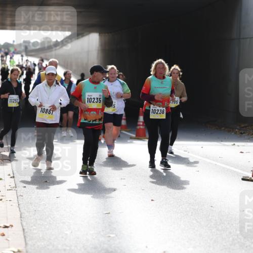 05.10.2025 - 20. swb-Marathon Bremen Michael Strokosch http://msf.ph/oto/9208261 05.10.2025 11:03:58 Laufen 11257, 10861, 10235, 5, 10236, 1595, 7, 11 meine-sportfotos.de