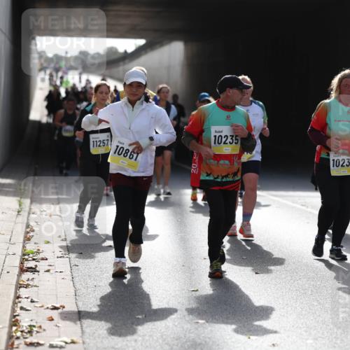 05.10.2025 - 20. swb-Marathon Bremen Michael Strokosch http://msf.ph/oto/9208272 05.10.2025 11:03:59 Laufen 11257, 10861, 20, 10235, 20, 10236 meine-sportfotos.de