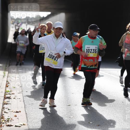 05.10.2025 - 20. swb-Marathon Bremen Michael Strokosch http://msf.ph/oto/9208276 05.10.2025 11:04:00 Laufen 1125, 10861, 10235, 10236 meine-sportfotos.de