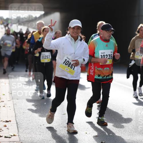 05.10.2025 - 20. swb-Marathon Bremen Michael Strokosch http://msf.ph/oto/9208282 05.10.2025 11:04:00 Laufen 11257, 10861, 20, 10235, 1139, 10236 meine-sportfotos.de