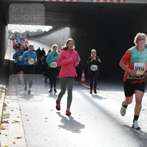 05.10.2025 - 20. swb-Marathon Bremen Michael Strokosch http://msf.ph/oto/9208299 05.10.2025 10:57:18 Laufen 11103, 11589, 9486, 20, 10656 meine-sportfotos.de