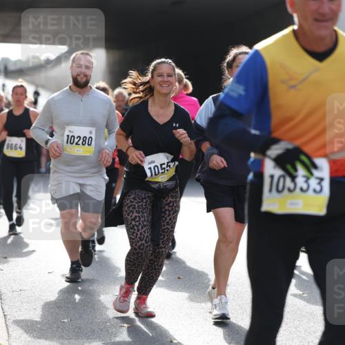 05.10.2025 - 20. swb-Marathon Bremen Michael Strokosch http://msf.ph/oto/9208314 05.10.2025 11:04:05 Laufen 9664, 10280, 1055, 10333, 1157, 02614 meine-sportfotos.de
