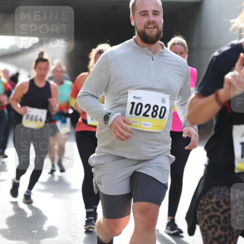 05.10.2025 - 20. swb-Marathon Bremen Michael Strokosch http://msf.ph/oto/9208326 05.10.2025 11:04:07 Laufen 9664, 10280, 02356, 1055 meine-sportfotos.de