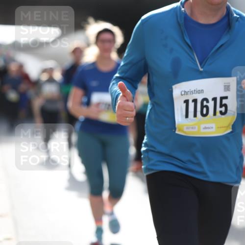 05.10.2025 - 20. swb-Marathon Bremen Michael Strokosch http://msf.ph/oto/9208345 05.10.2025 10:57:27 Laufen 11615, 02163 meine-sportfotos.de