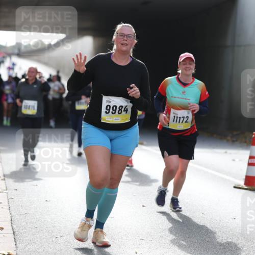 05.10.2025 - 20. swb-Marathon Bremen Michael Strokosch http://msf.ph/oto/9208353 05.10.2025 11:04:14 Laufen 9984, 02378, 11172 meine-sportfotos.de