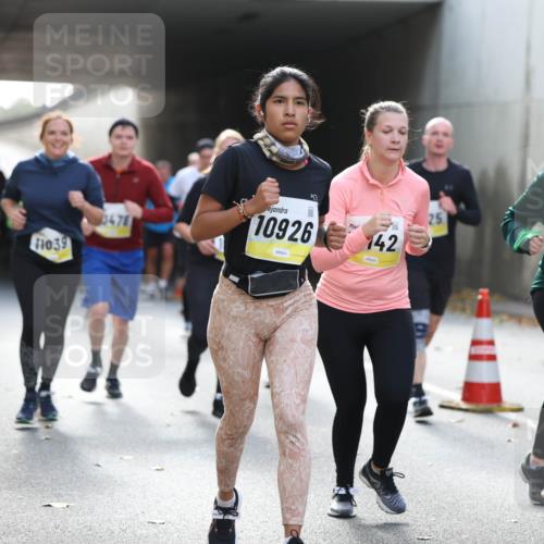 05.10.2025 - 20. swb-Marathon Bremen Michael Strokosch http://msf.ph/oto/9208373 05.10.2025 10:57:31 Laufen 11039, 0478, 10926, 142, 25, 10 meine-sportfotos.de