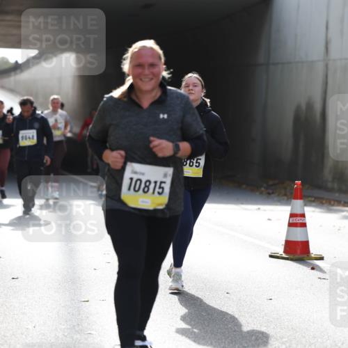 05.10.2025 - 20. swb-Marathon Bremen Michael Strokosch http://msf.ph/oto/9208374 05.10.2025 11:04:18 Laufen 9648, 10815, 865, 9995 meine-sportfotos.de