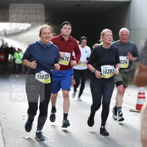 05.10.2025 - 20. swb-Marathon Bremen Michael Strokosch http://msf.ph/oto/9208382 05.10.2025 10:57:33 Laufen 11039, 478, 10297, 224, 109 meine-sportfotos.de
