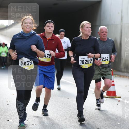 05.10.2025 - 20. swb-Marathon Bremen Michael Strokosch http://msf.ph/oto/9208383 05.10.2025 10:57:33 Laufen 11039, 478, 10297, 9224 meine-sportfotos.de