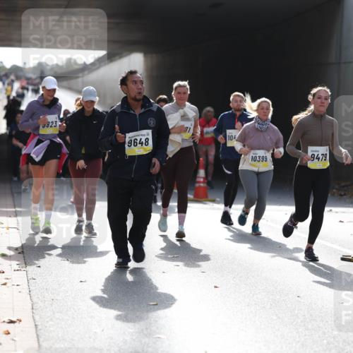 05.10.2025 - 20. swb-Marathon Bremen Michael Strokosch http://msf.ph/oto/9208384 05.10.2025 11:04:21 Laufen 3823, 9648, 104, 10399, 9479 meine-sportfotos.de