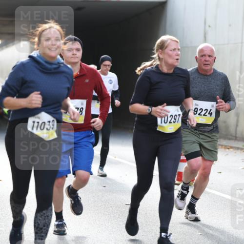 05.10.2025 - 20. swb-Marathon Bremen Michael Strokosch http://msf.ph/oto/9208385 05.10.2025 10:57:33 Laufen 11039, 78, 297, 9224, 00 meine-sportfotos.de