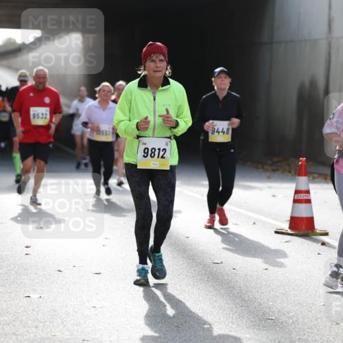 05.10.2025 - 20. swb-Marathon Bremen Michael Strokosch http://msf.ph/oto/9208394 05.10.2025 10:57:43 Laufen 9532, 10551, 9812, 9448 meine-sportfotos.de