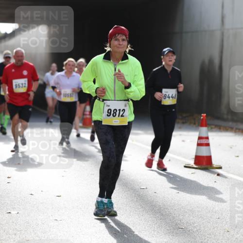 05.10.2025 - 20. swb-Marathon Bremen Michael Strokosch http://msf.ph/oto/9208396 05.10.2025 10:57:43 Laufen 9532, 9812, 9448 meine-sportfotos.de