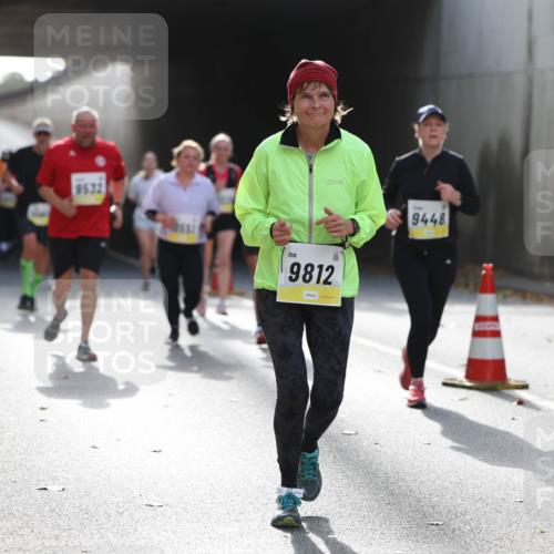 05.10.2025 - 20. swb-Marathon Bremen Michael Strokosch http://msf.ph/oto/9208398 05.10.2025 10:57:43 Laufen 9532, 9812, 9448 meine-sportfotos.de
