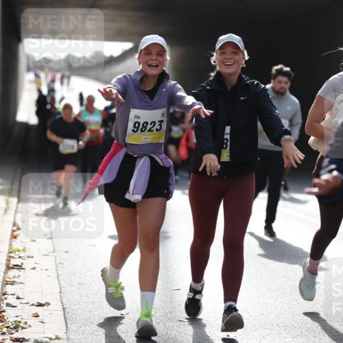 05.10.2025 - 20. swb-Marathon Bremen Michael Strokosch http://msf.ph/oto/9208407 05.10.2025 11:04:24 Laufen 9823, 8, 96 meine-sportfotos.de