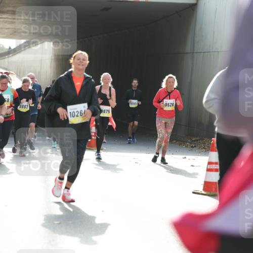 05.10.2025 - 20. swb-Marathon Bremen Michael Strokosch http://msf.ph/oto/9208417 05.10.2025 11:04:26 Laufen 11318, 58, 9867, 1026, 9675, 10665, 9526 meine-sportfotos.de