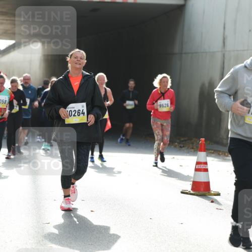 05.10.2025 - 20. swb-Marathon Bremen Michael Strokosch http://msf.ph/oto/9208419 05.10.2025 11:04:27 Laufen 11318, 10058, 0264, 9526, 138, 00 meine-sportfotos.de