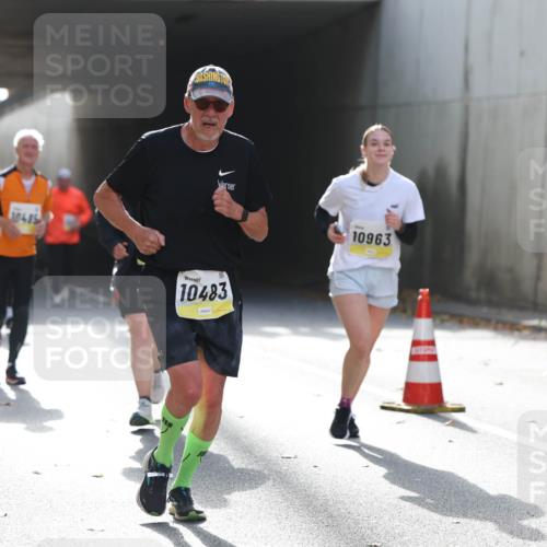 05.10.2025 - 20. swb-Marathon Bremen Michael Strokosch http://msf.ph/oto/9208424 05.10.2025 10:57:48 Laufen 10485, 10483, 10963 meine-sportfotos.de