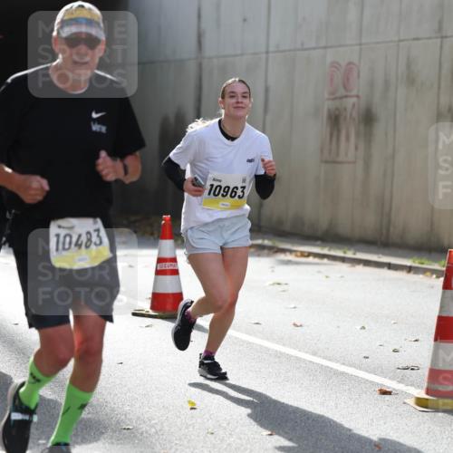 05.10.2025 - 20. swb-Marathon Bremen Michael Strokosch http://msf.ph/oto/9208428 05.10.2025 10:57:49 Laufen 1020, 10483, 10963 meine-sportfotos.de