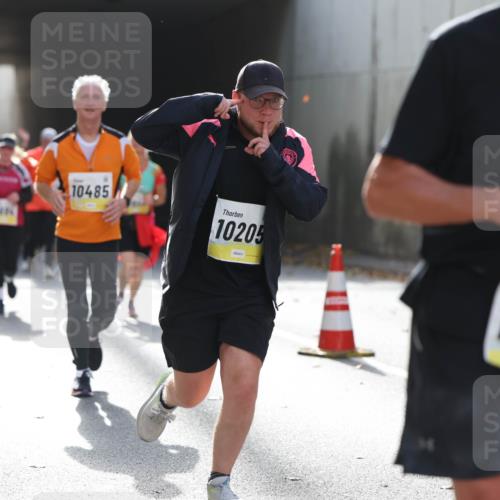 05.10.2025 - 20. swb-Marathon Bremen Michael Strokosch http://msf.ph/oto/9208435 05.10.2025 10:57:50 Laufen 10485, 10205, 10483 meine-sportfotos.de