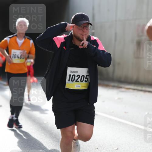 05.10.2025 - 20. swb-Marathon Bremen Michael Strokosch http://msf.ph/oto/9208438 05.10.2025 10:57:51 Laufen 1046, 10205 meine-sportfotos.de