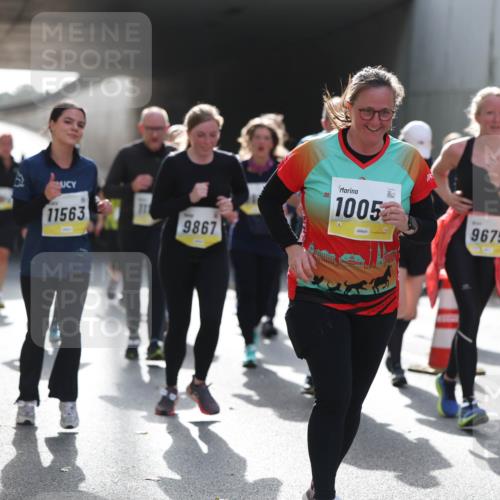 05.10.2025 - 20. swb-Marathon Bremen Michael Strokosch http://msf.ph/oto/9208443 05.10.2025 11:04:31 Laufen 11563, 9867, 20, 1005, 9675 meine-sportfotos.de
