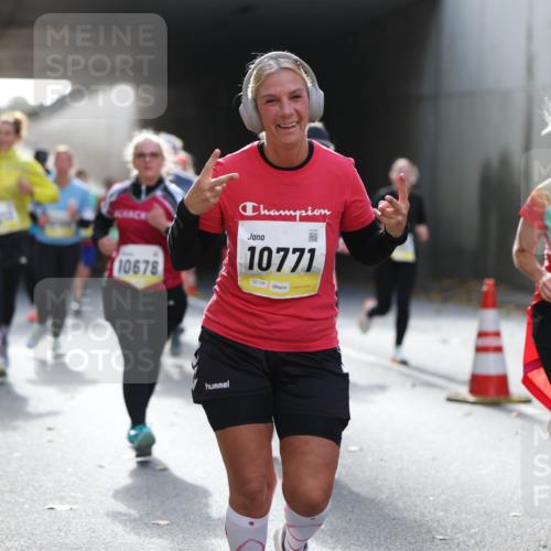 05.10.2025 - 20. swb-Marathon Bremen Michael Strokosch http://msf.ph/oto/9208452 05.10.2025 10:57:53 Laufen 10678, 10771, 02154, 9858 meine-sportfotos.de