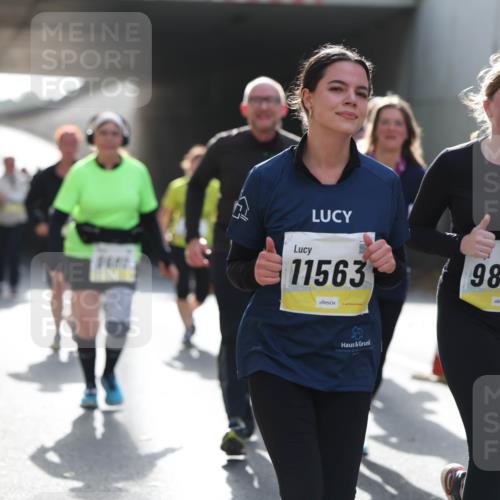 05.10.2025 - 20. swb-Marathon Bremen Michael Strokosch http://msf.ph/oto/9208455 05.10.2025 11:04:33 Laufen 11563, 9867, 927 meine-sportfotos.de