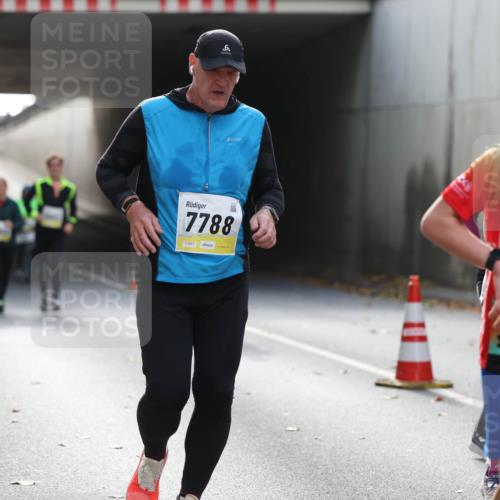 05.10.2025 - 20. swb-Marathon Bremen Michael Strokosch http://msf.ph/oto/9208476 05.10.2025 10:57:59 Laufen 7788, 01891, 21, 10129 meine-sportfotos.de